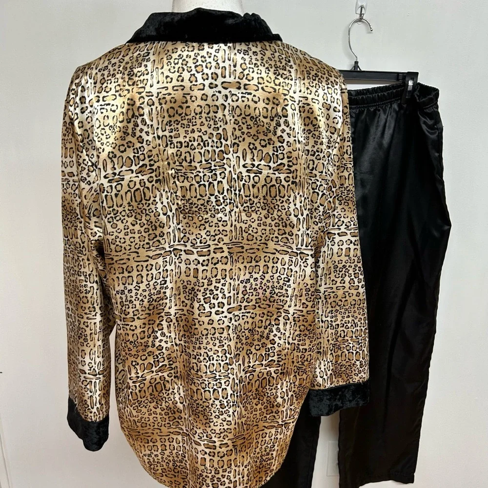 Leopard Print Satin Pajama Set Size Medium.